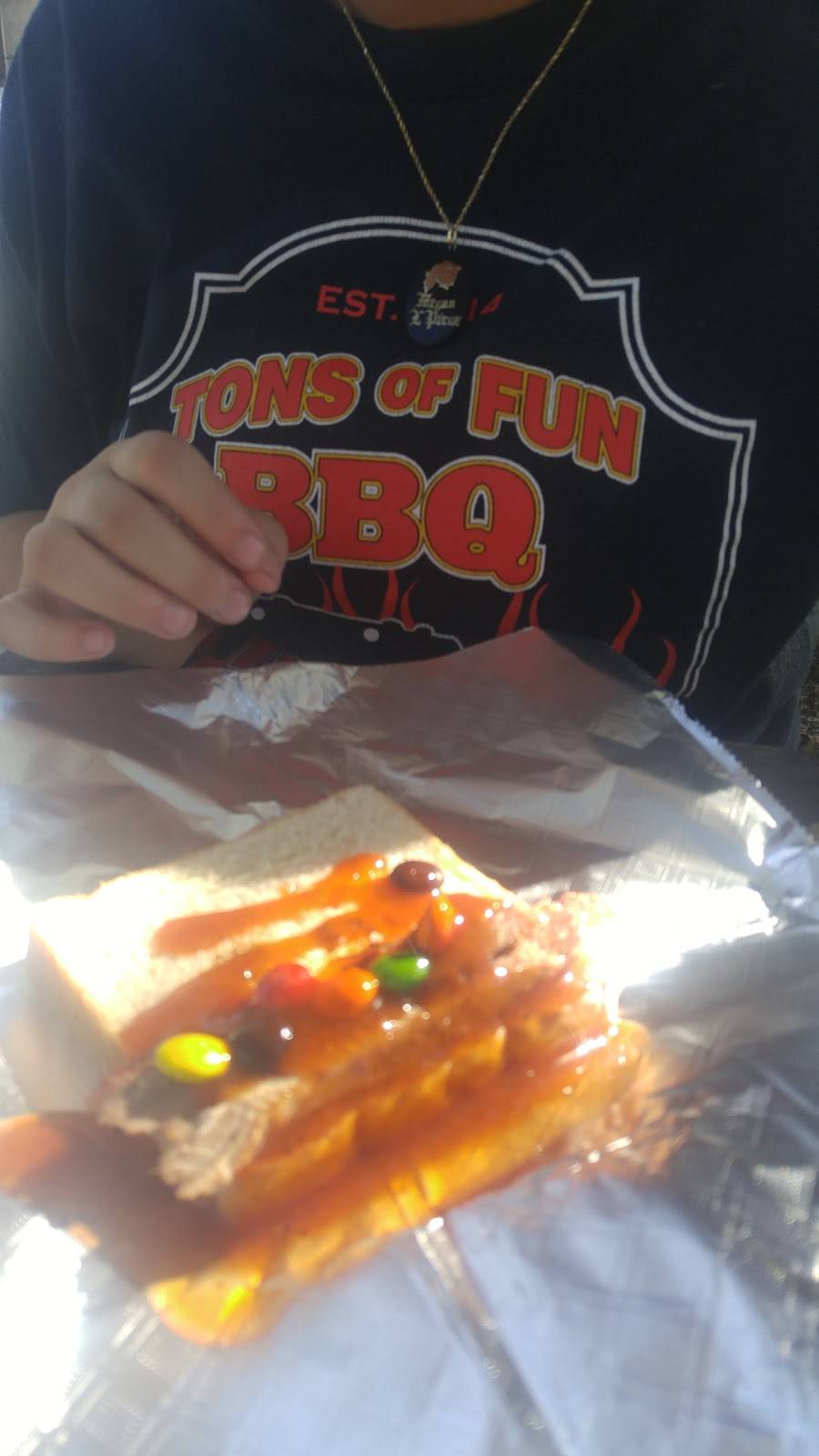 Tons Of Fun BBQ | restaurant | 337 S Dalton St, Bartlett, TX 76511, USA | 2542737037 OR +1 254-273-7037