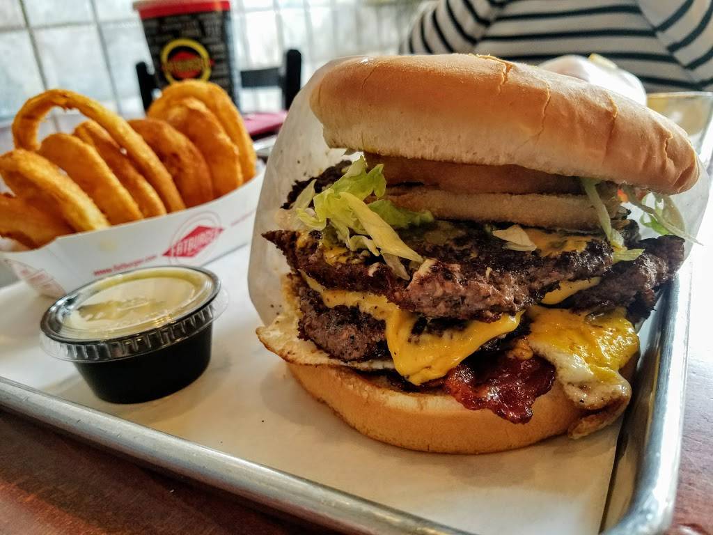 Fatburger | restaurant | 10970 Sherman Way, Burbank, CA 91505, USA | 8185655656 OR +1 818-565-5656