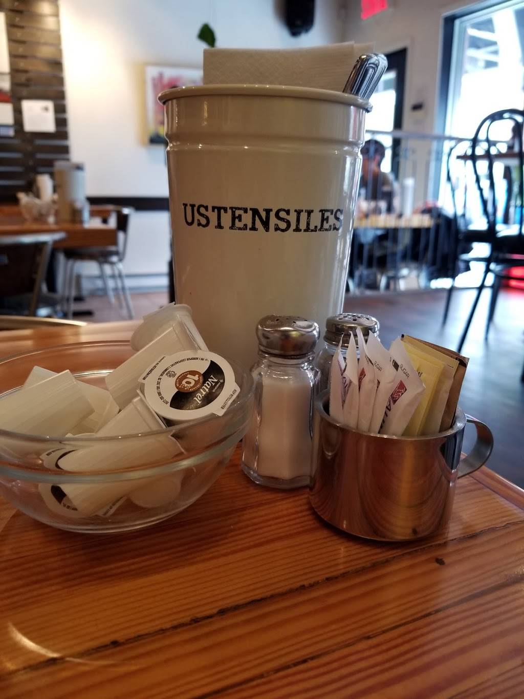 La Cuizine | restaurant | 1018 Rue Dubois, Acton Vale, QC J0H 1A0, Canada | 4505460222 OR +1 450-546-0222