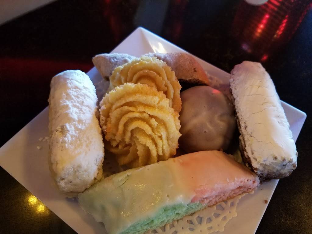 Santinos Little Italy | restaurant | 352 E Stewart St, Milwaukee, WI 53207, USA | 4148977367 OR +1 414-897-7367