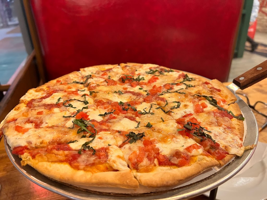 Giordanos | meal takeaway | 1040 W Belmont Ave, Chicago, IL 60657, USA | 7733271200 OR +1 773-327-1200