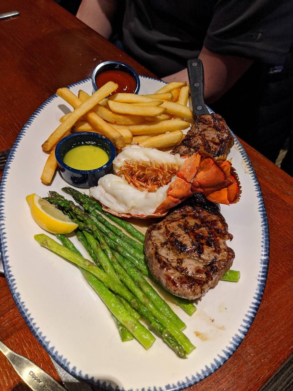 Red Lobster | restaurant | 2330 Prior Ave N, Roseville, MN 55113, USA | 6516369800 OR +1 651-636-9800