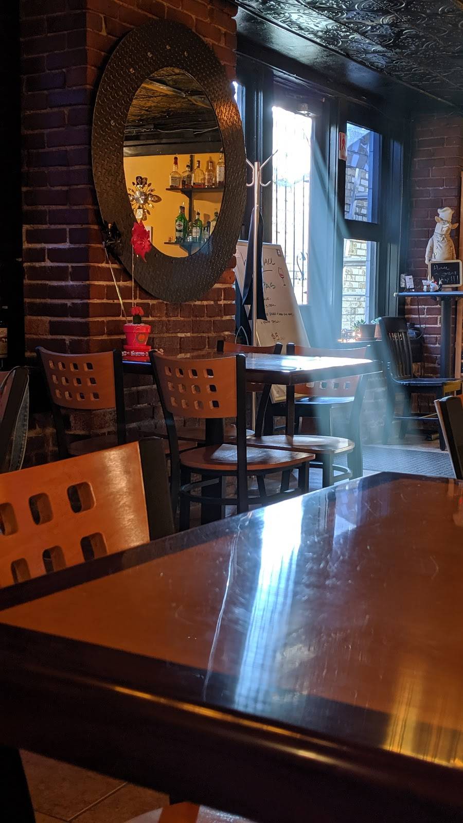 Luis Place | restaurant | 435 S Kansas Ave, Topeka, KS 66603, USA | 7853502028 OR +1 785-350-2028