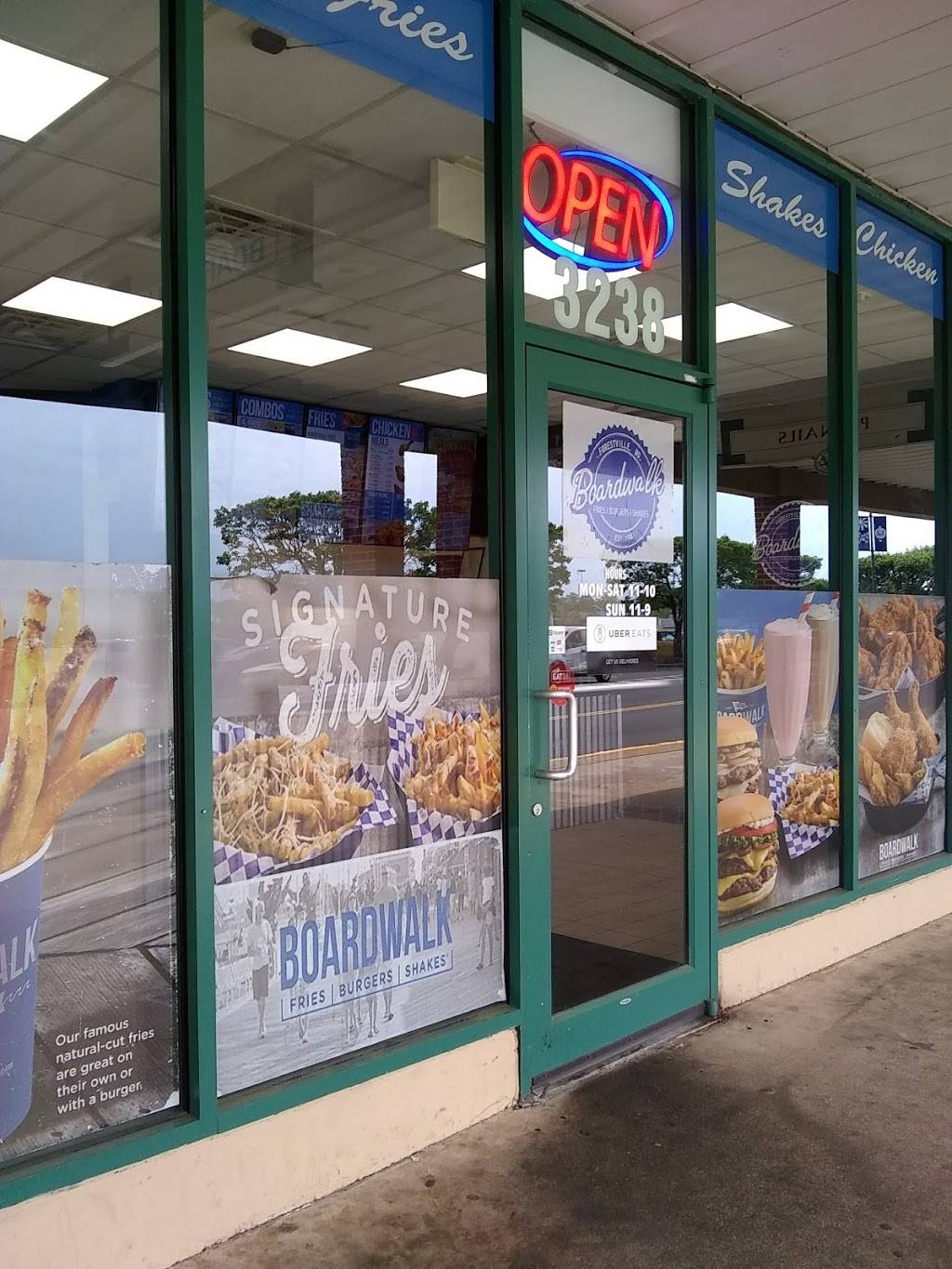 Boardwalk Fresh Burgers and Fries | restaurant | 3238 Donnell Dr, Forestville, MD 20747, USA | 3017351100 OR +1 301-735-1100
