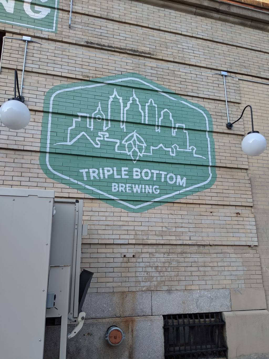 Triple Bottom Brewing | restaurant | 915 Spring Garden St, Philadelphia, PA 19123, USA | 2677641994 OR +1 267-764-1994