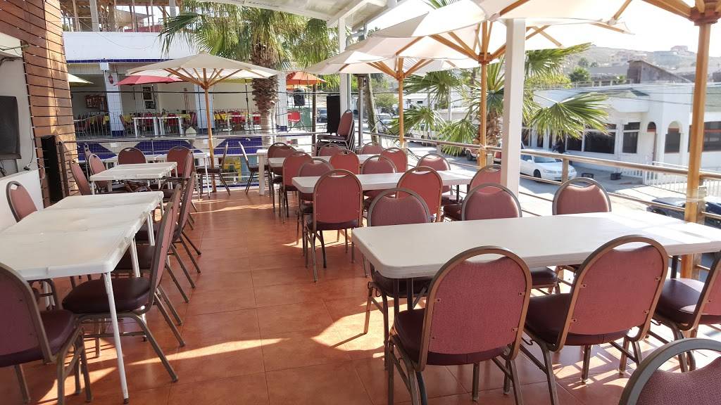 Restaurant Bar El Guero | restaurant | Anzuelo 15, Puerto Nuevo, 22716 Rosarito, B.C., Mexico | 016616141702 OR +52 661 614 1702