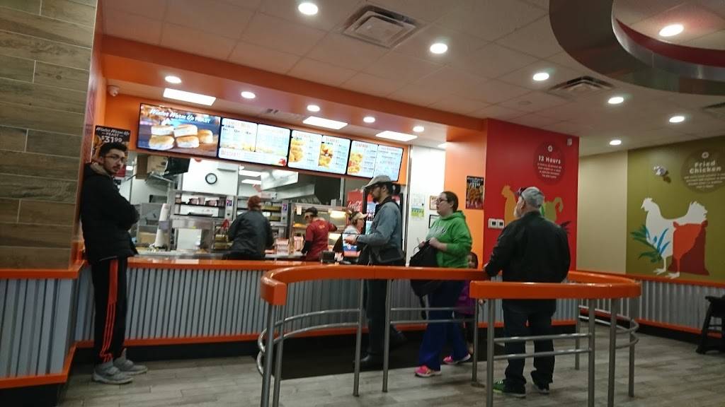 Popeyes Louisiana Kitchen | meal takeaway | 2854 Howard Ave, Windsor, ON N8X 3Y5, Canada | 5192506886 OR +1 519-250-6886