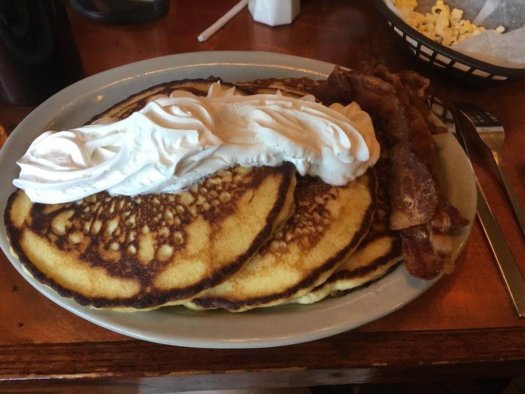 Levis Food & Spirits | restaurant | 5800 Brockway Rd, Saginaw, MI 48638, USA | 9897936670 OR +1 989-793-6670