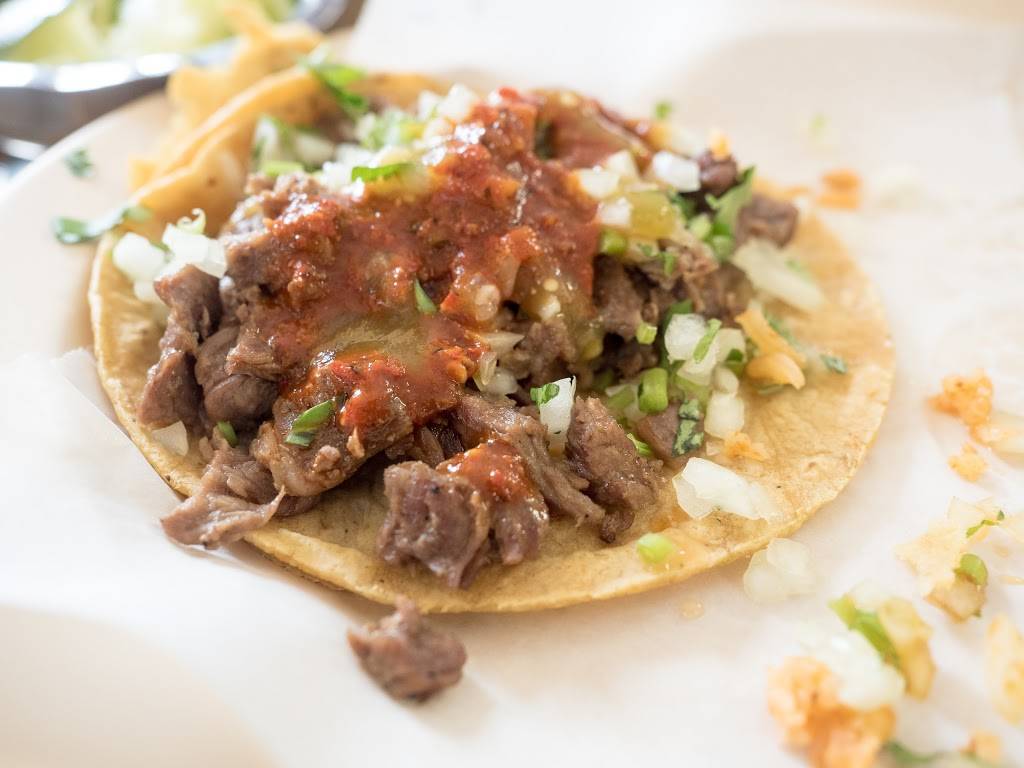 Taqueria Traspasada | restaurant | 3144 N California Ave, Chicago, IL 60618, USA | 7735394533 OR +1 773-539-4533