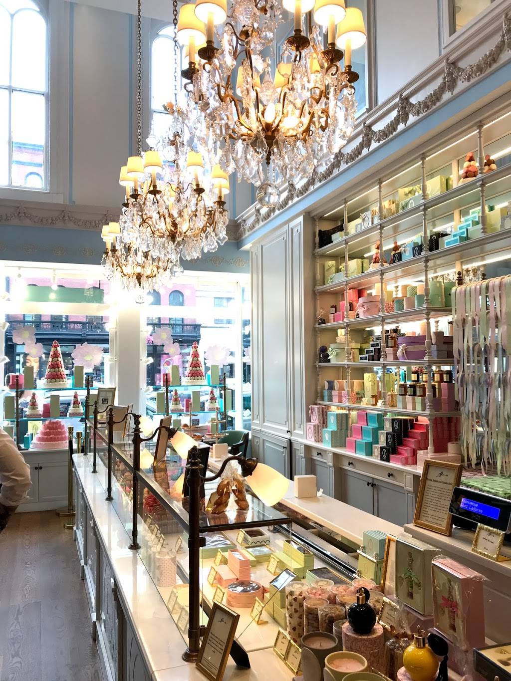 Ladurée Washington DC M Street | bakery | 3060 M St NW, Washington, DC 20007, USA | 2027370492 OR +1 202-737-0492