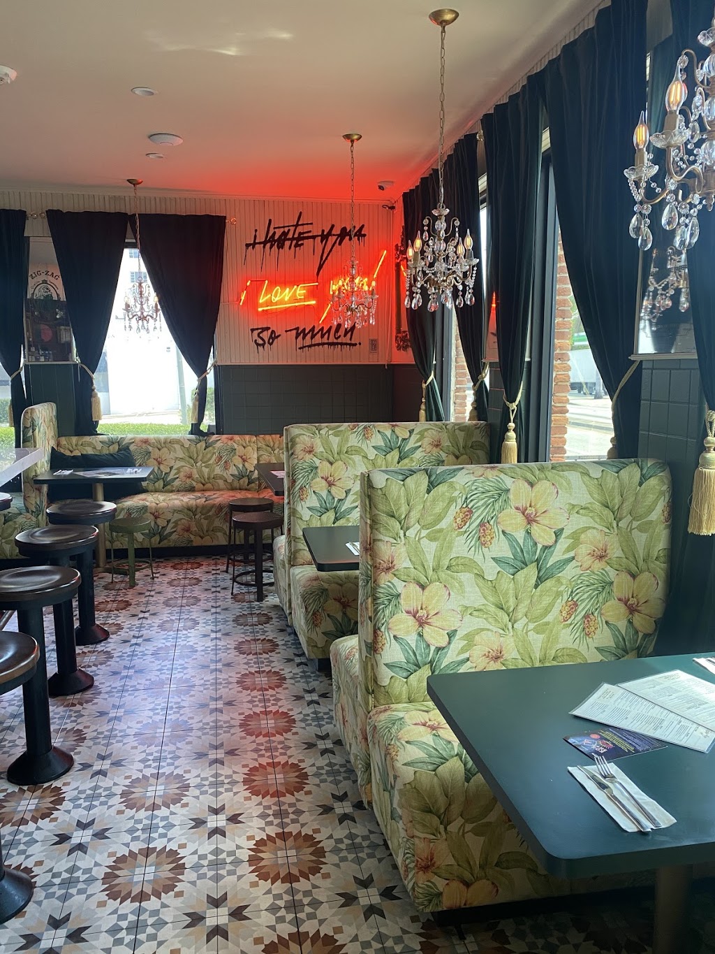 Cafe Kush | restaurant | 7700 Biscayne Blvd, Miami, FL 33138, USA | 3059854764 OR +1 305-985-4764