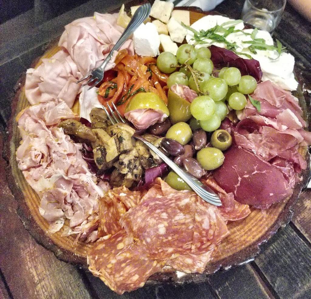 Frankie Primos | restaurant | 51 W Chippewa St, Buffalo, NY 14202, USA | 7168553739 OR +1 716-855-3739