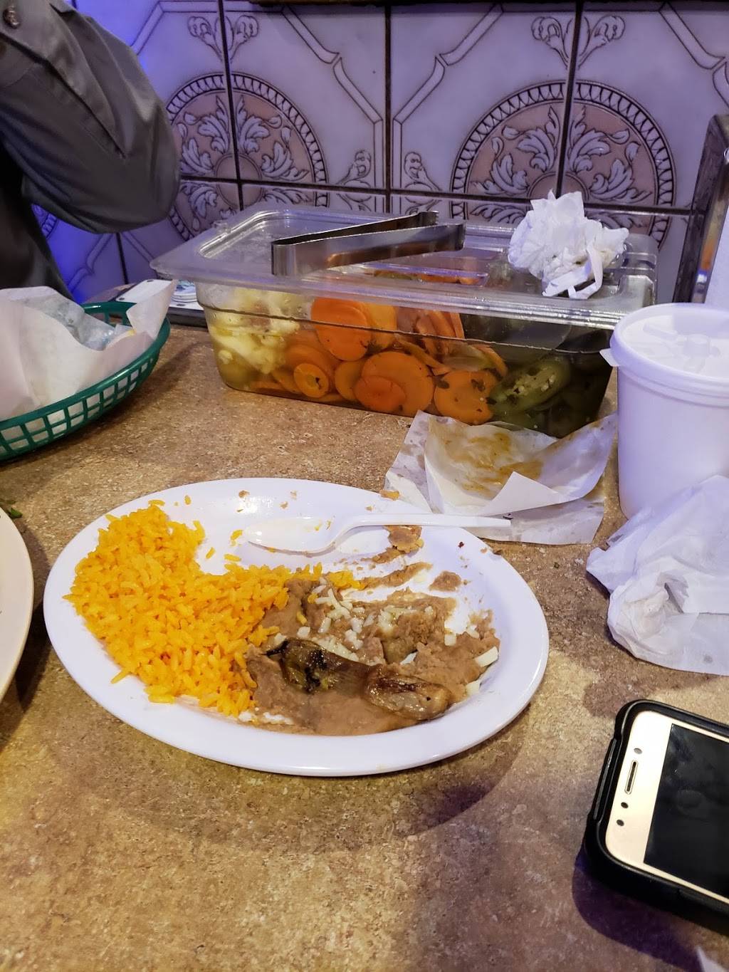 Taqueria Los Comales | restaurant | 1306 S Cesar E Chavez Dr, Milwaukee, WI 53204, USA | 4143846101 OR +1 414-384-6101