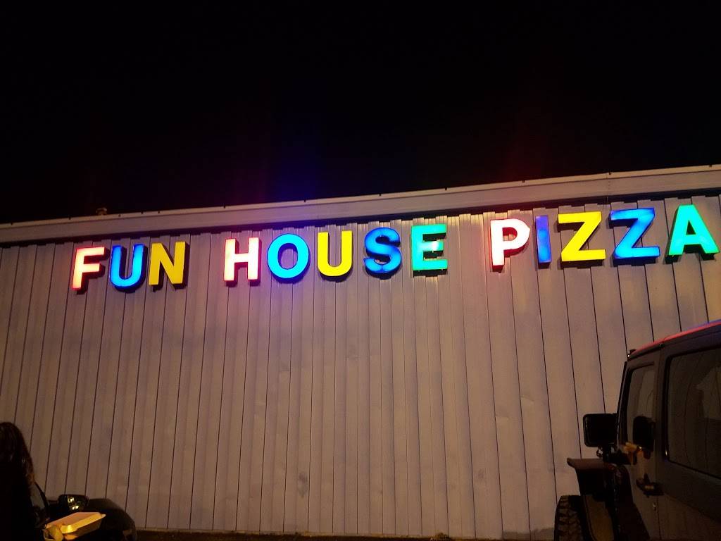 Fun House Pizza Dine in | restaurant | 405 NW Blue Pkwy, Lees Summit, MO 64063, USA | 8165252898 OR +1 816-525-2898