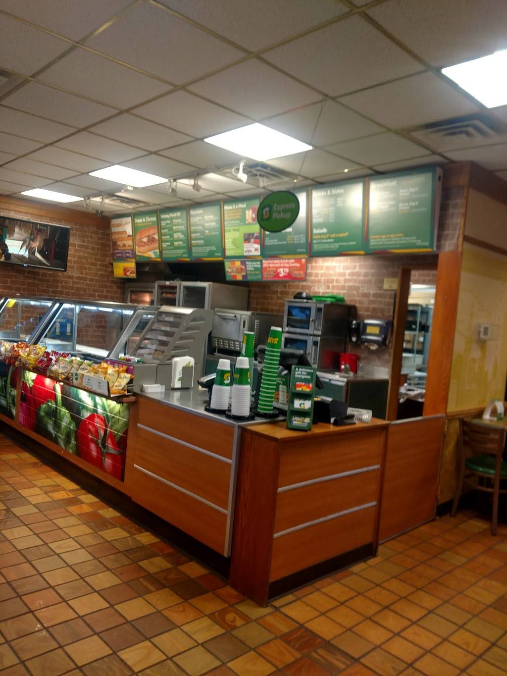 Subway | restaurant | 4721 Tuscarawas St W, Canton, OH 44708, USA | 3304779708 OR +1 330-477-9708