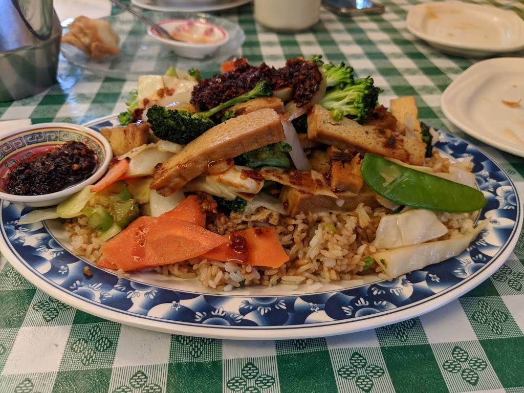 Beas Wok N Roll | restaurant | 1402 Sycamore Rd, DeKalb, IL 60115, USA | 8157561660 OR +1 815-756-1660