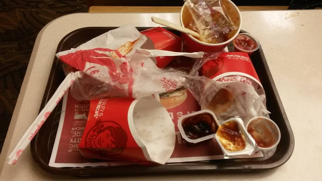 Wendys | restaurant | 860 N Main St, Bluffton, IN 46714, USA | 2608242143 OR +1 260-824-2143