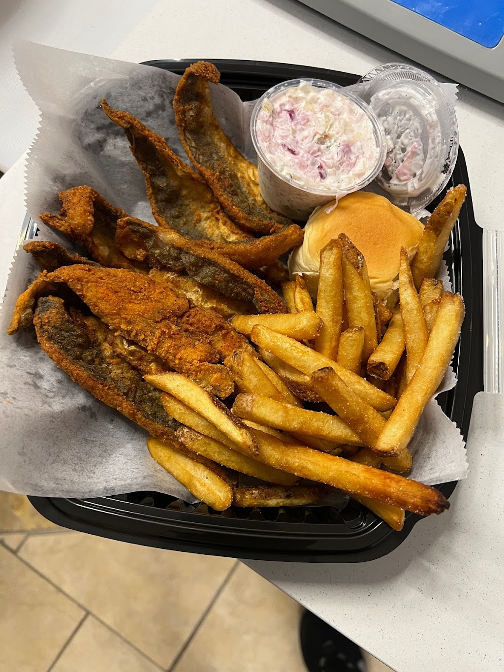 C & E Southern Bites Restaurant | restaurant | 23520 Overland Dr #124, Sterling, VA 20166, USA | 7036652181 OR +1 703-665-2181