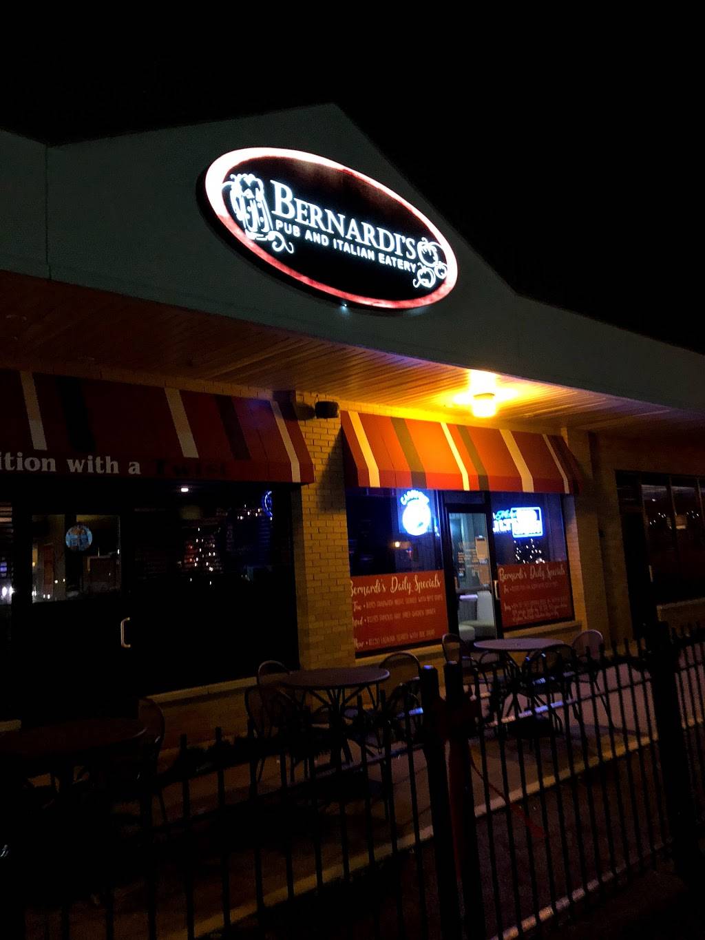 Bernardis Pub | restaurant | 12200 N Brentfield Dr, Dunlap, IL 61525, USA | 3092438888 OR +1 309-243-8888