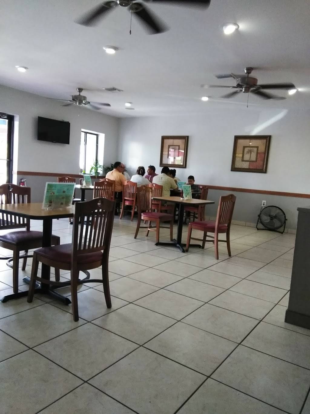 LuLus Tropical Restaurant | restaurant | 201 E Ruby St, Tavares, FL 32778, USA | 4079531881 OR +1 407-953-1881