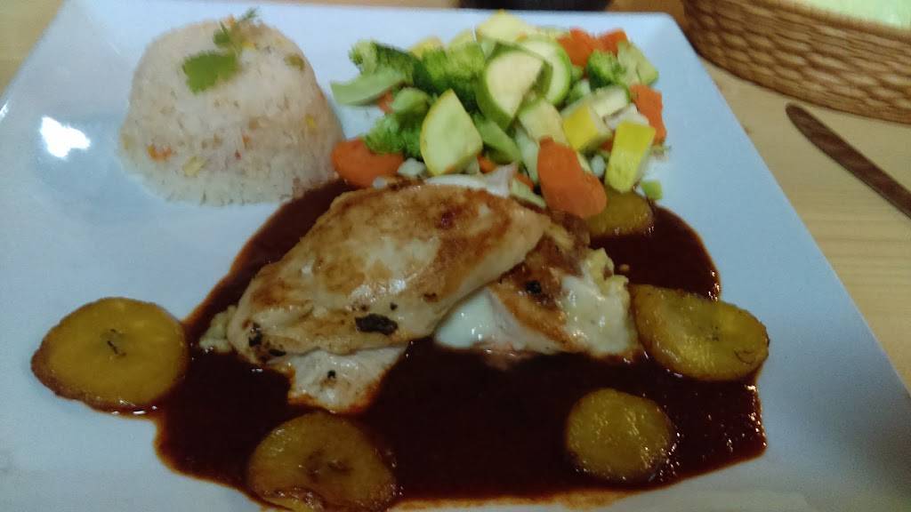 Iguanas Grill and Cantina | restaurant | 6401 White Ln, Bakersfield, CA 93309, USA | 6613817576 OR +1 661-381-7576