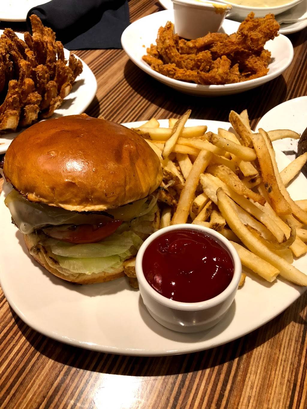 Outback Steakhouse | restaurant | 1101 Seminole Trail, Charlottesville, VA 22901, USA | 4349754329 OR +1 434-975-4329