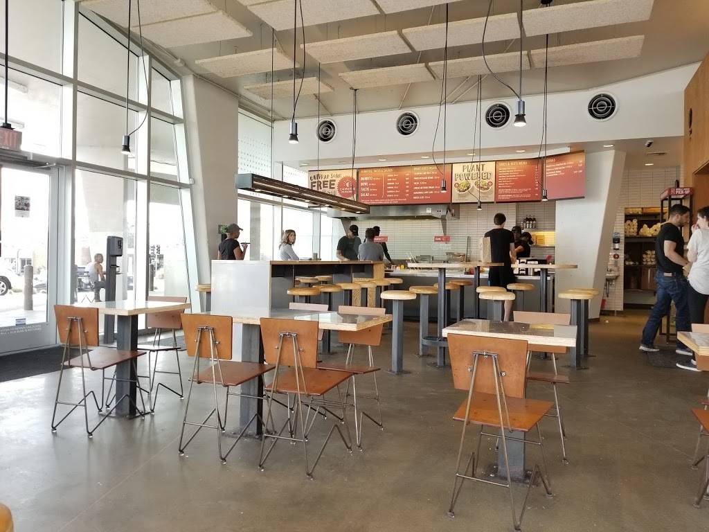 Chipotle Mexican Grill | restaurant | 212 S Grand Blvd, St. Louis, MO 63103, USA | 3143429919 OR +1 314-342-9919