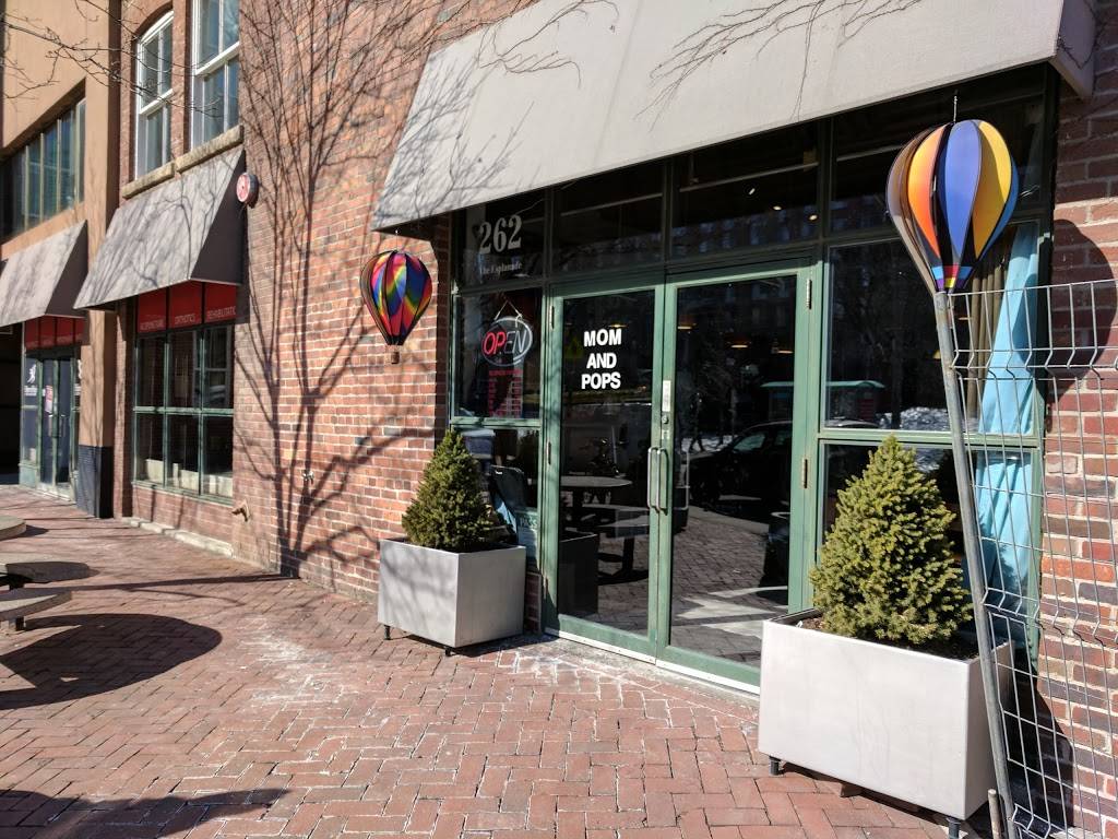 Mom And Pops | restaurant | 262 The Esplanade, Toronto, ON M5A 4J6, Canada | 4163646996 OR +1 416-364-6996