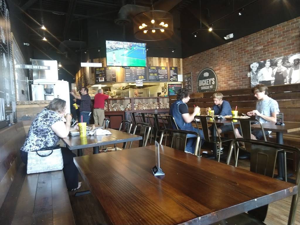 Dickeys Barbecue Pit | restaurant | 3500 Washtenaw Ave Ste E1, Ann Arbor, MI 48104, USA | 7342630436 OR +1 734-263-0436