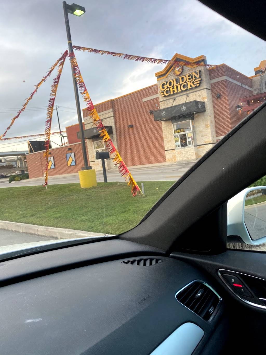 Golden Chick | restaurant | 22002 US 281 N, San Antonio, TX 78259, USA | 2107767330 OR +1 210-776-7330