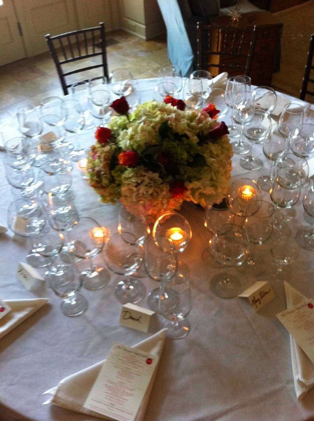 Hollys Eventful Dining | restaurant | 5107 Kingston Pike, Knoxville, TN 37919, USA | 8653300123 OR +1 865-330-0123