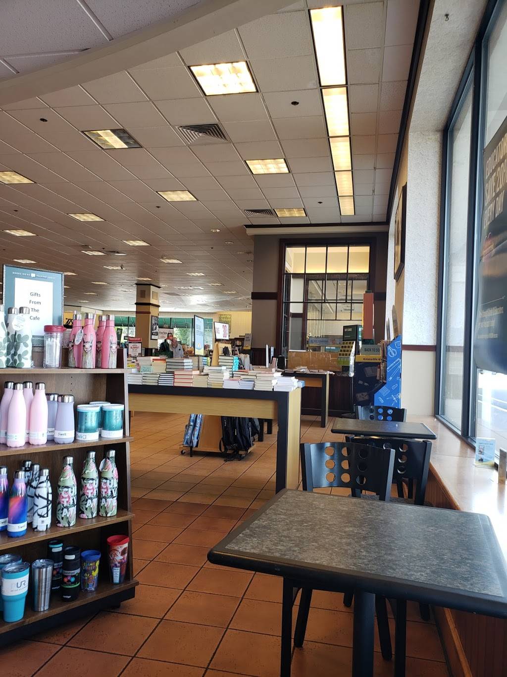 Starbucks | cafe | 14 Commercial Rd, Leominster, MA 01453, USA | 9788401670 OR +1 978-840-1670