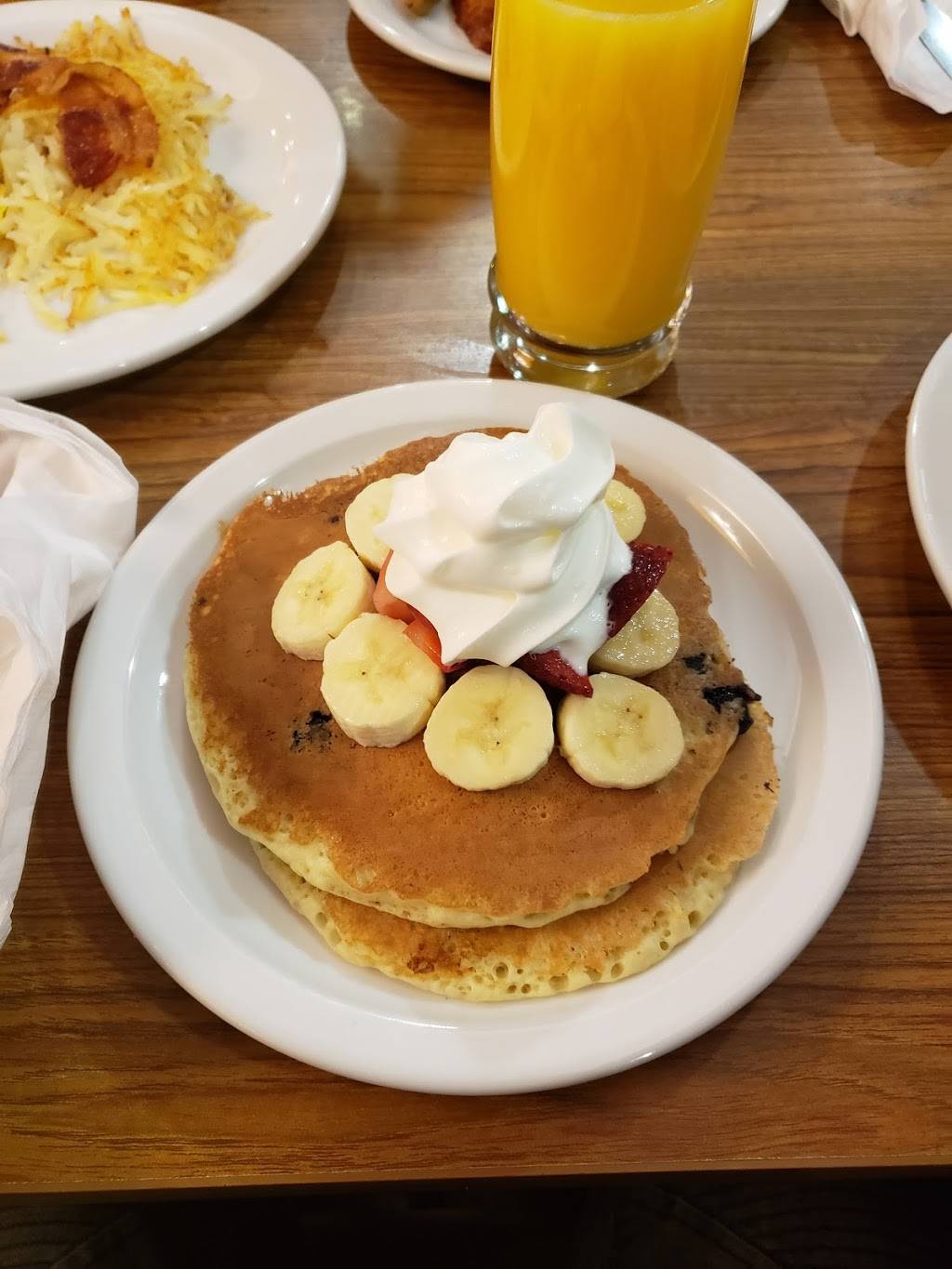 Dennys | restaurant | 101 Wintergreen Dr, Lumberton, NC 28358, USA | 9106181220 OR +1 910-618-1220