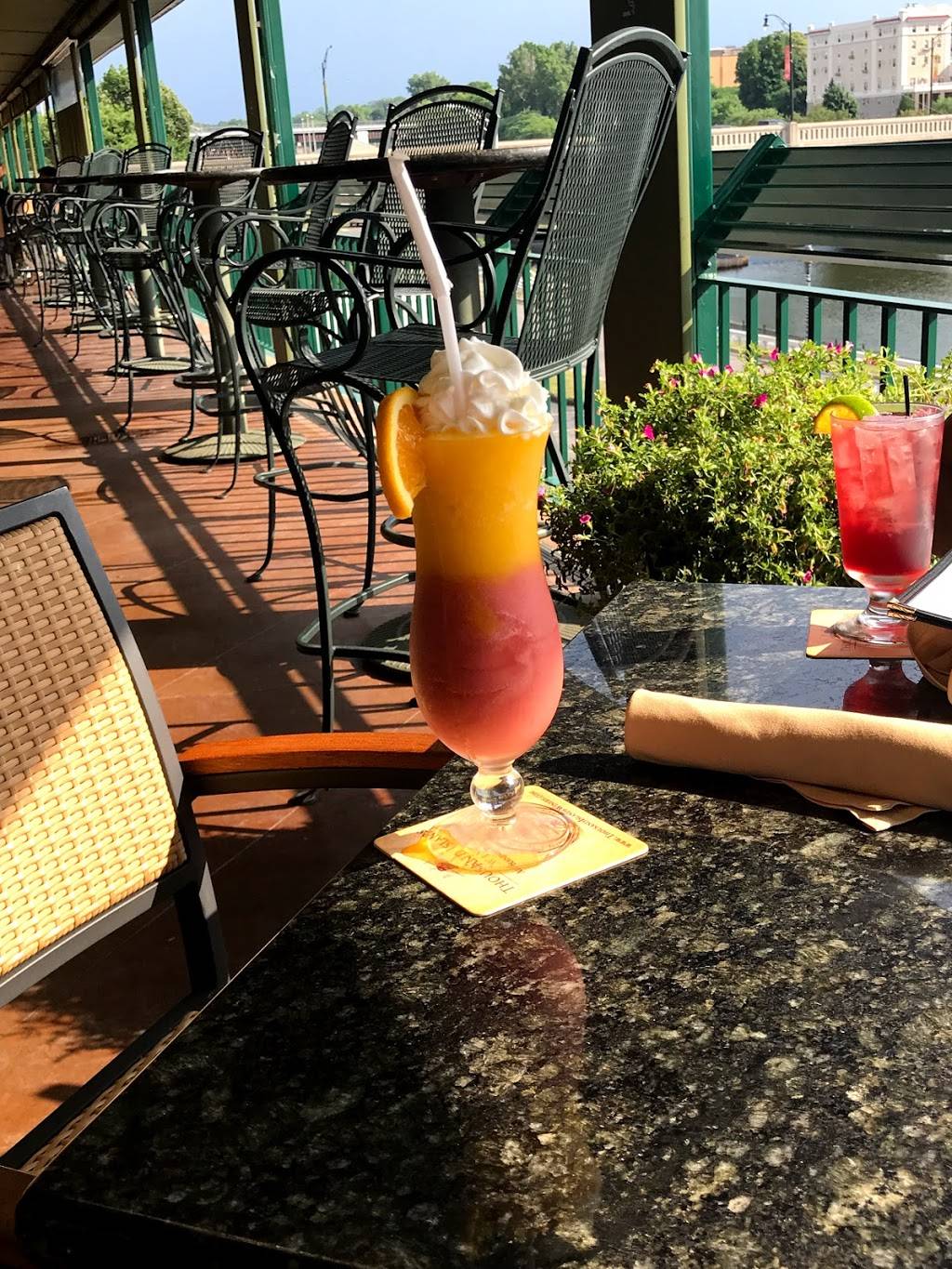 GS Steamers Bar & Grill | restaurant | 70 E 1st St, Oswego, NY 13126, USA | 3153420000 OR +1 315-342-0000