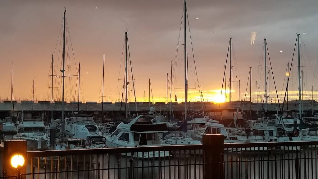 Lombardis Italian Restaurant - Everett | restaurant | 1620 W Marine View Dr, Everett, WA 98201, USA | 4252521886 OR +1 425-252-1886