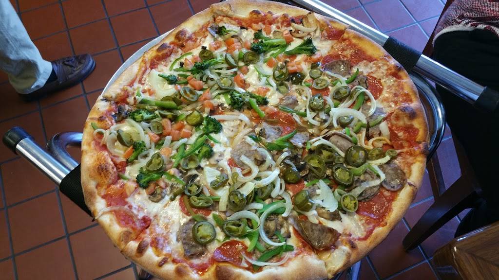 Izzy’s NY Pizza | restaurant | 331 Rockbridge Rd NW #400, Lilburn, GA 30047, USA | 7702792943 OR +1 770-279-2943