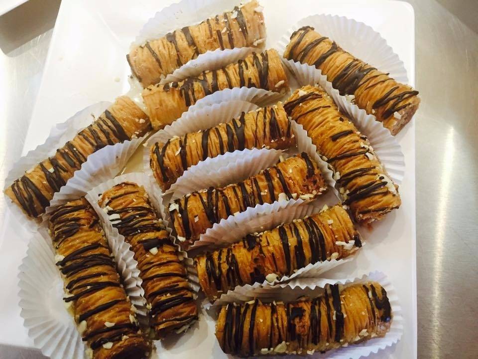 Souvlaki Hut | restaurant | 51 Lakeshore Rd E, Mississauga, ON L5G 1C8, Canada | 9058918999 OR +1 905-891-8999