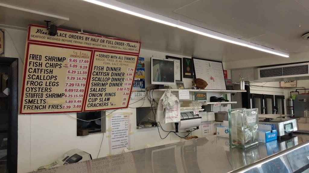 Calumet Fisheries | restaurant | 3259 E 95th St, Chicago, IL 60617, USA | 7739339855 OR +1 773-933-9855