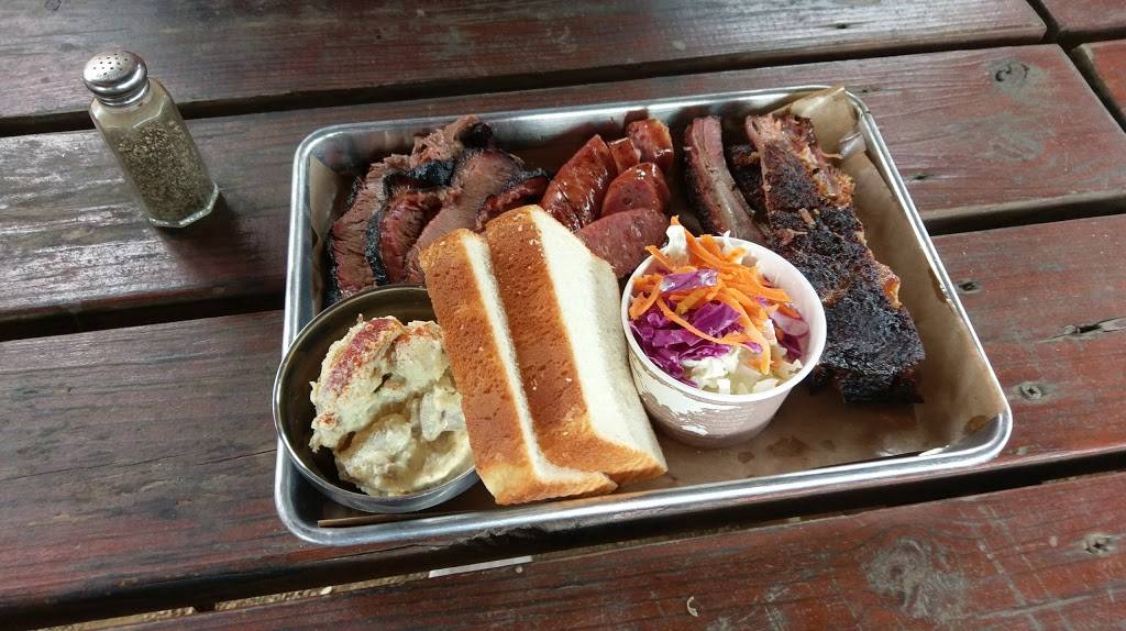 Do-Rite BBQ at Graceland | restaurant | 8600 290 West, Austin, TX 78736, USA | 5127929778 OR +1 512-792-9778