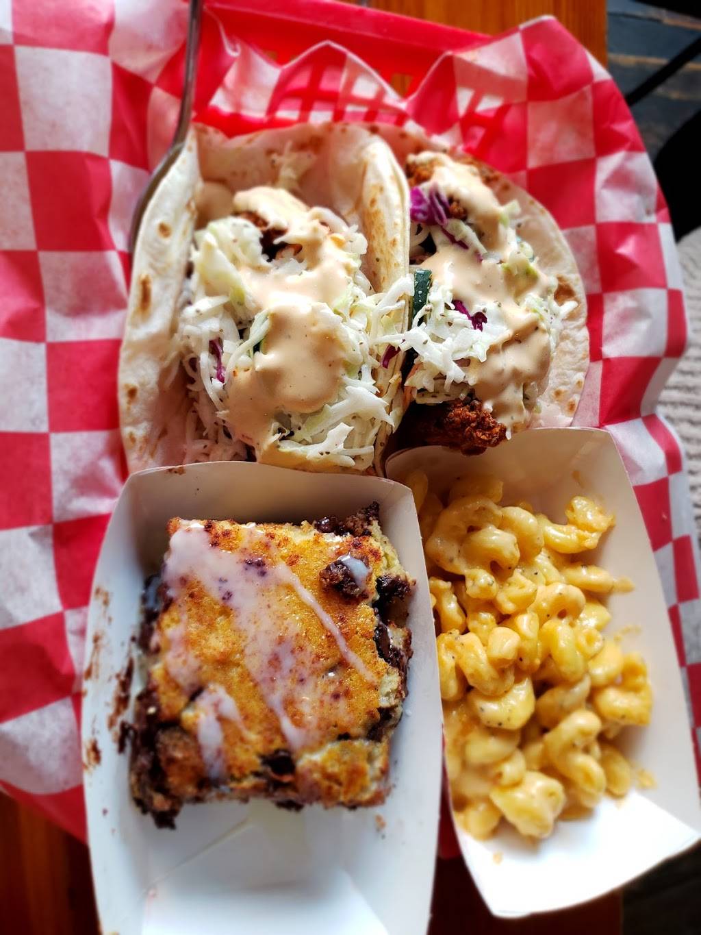 The Roost Carolina Kitchen | restaurant | 1467 W Irving Park Rd, Chicago, IL 60613, USA | 3122615564 OR +1 312-261-5564