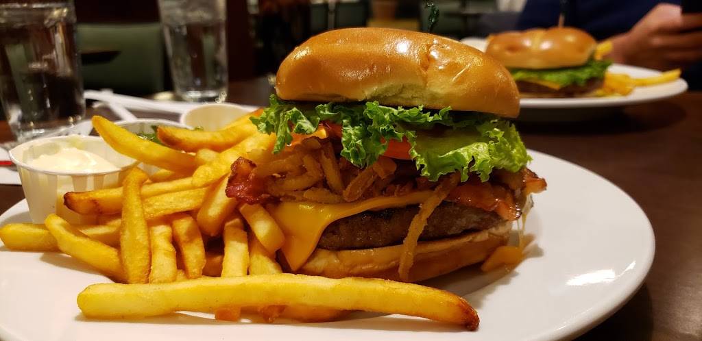 Perkins Family Restaurant | restaurant | 600 Dixon Rd, Etobicoke, ON M9W 1J1, Canada | 4162409741 OR +1 416-240-9741