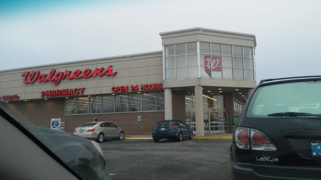 Hall Plaza | shopping mall | 4701 W Diversey Ave, Chicago, IL 60639, USA | 7737364100 OR +1 773-736-4100