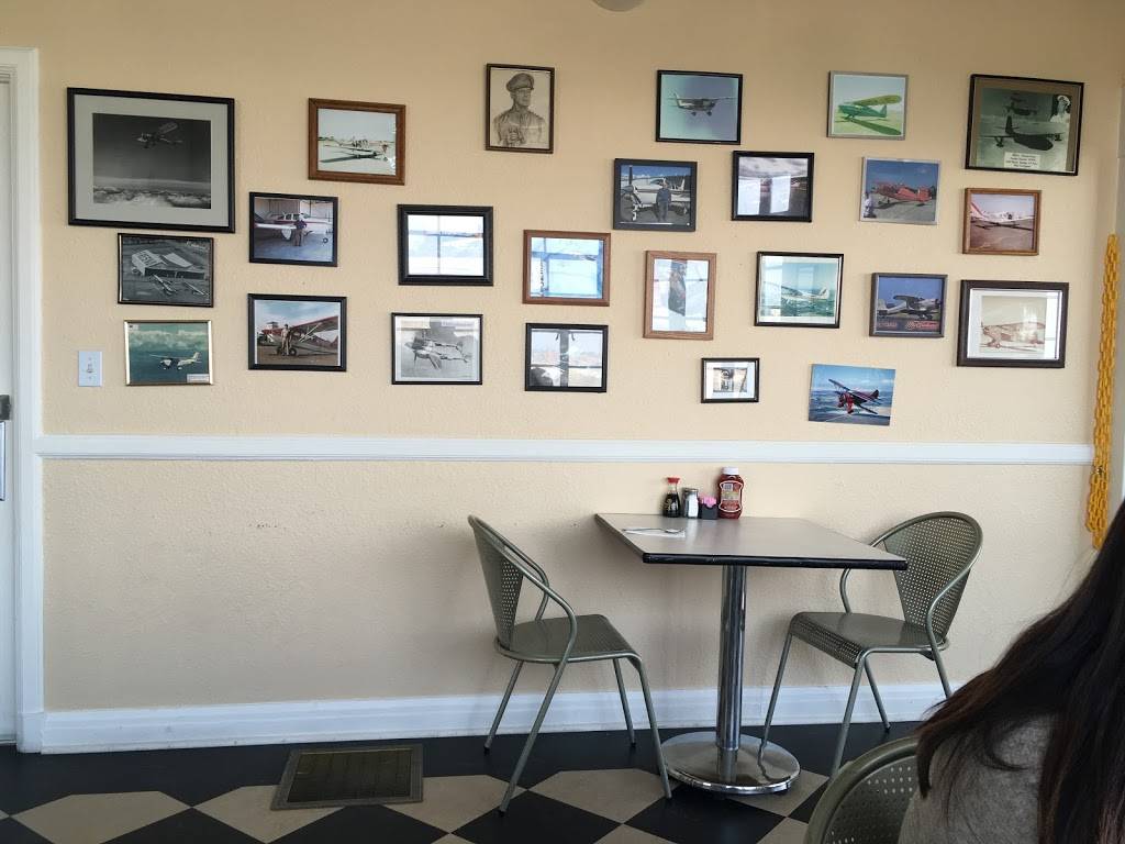 Flight Line Café | restaurant | 524 Airport Rd, Fresno, CA 93706, USA | 5593554186 OR +1 559-355-4186