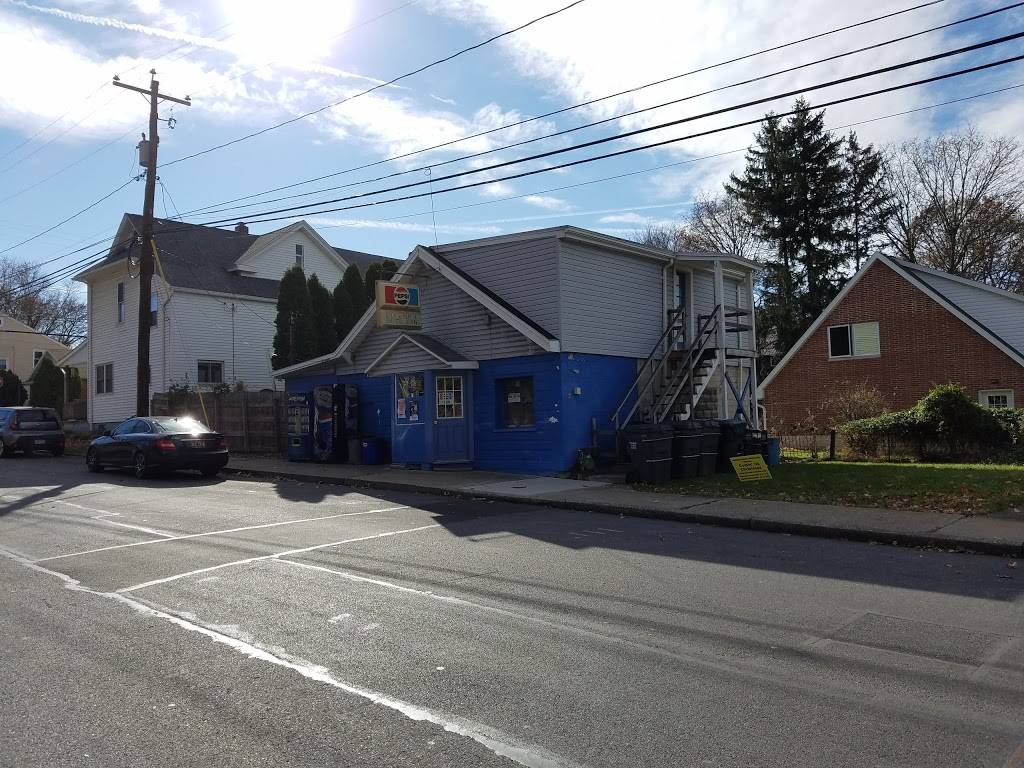 Blue & White Snack Bar | meal takeaway | 905 Union St, Hollidaysburg, PA 16648, USA | 8146959031 OR +1 814-695-9031