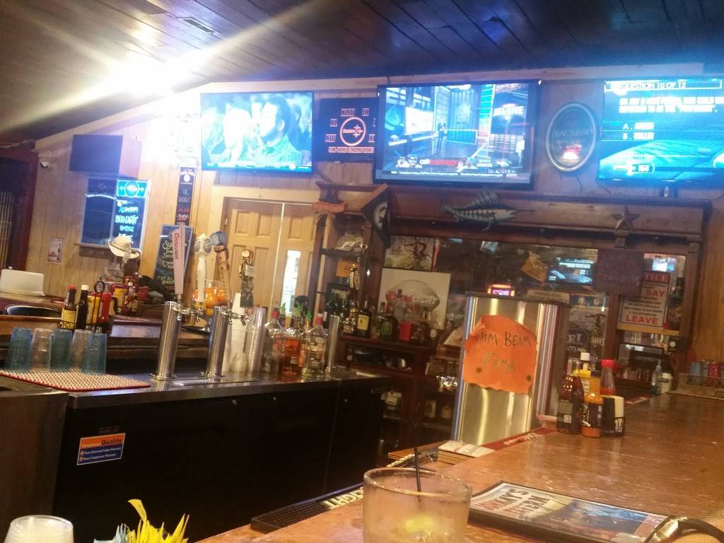 Johnnys Tavern | restaurant | 39 Main St, East New Market, MD 21631, USA | 4109433624 OR +1 410-943-3624