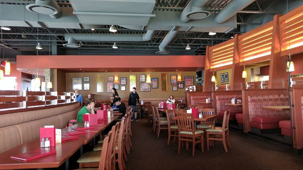 Boston Pizza | restaurant | 651 Erb St W, Waterloo, ON N2J 3Z4, Canada | 5197478000 OR +1 519-747-8000