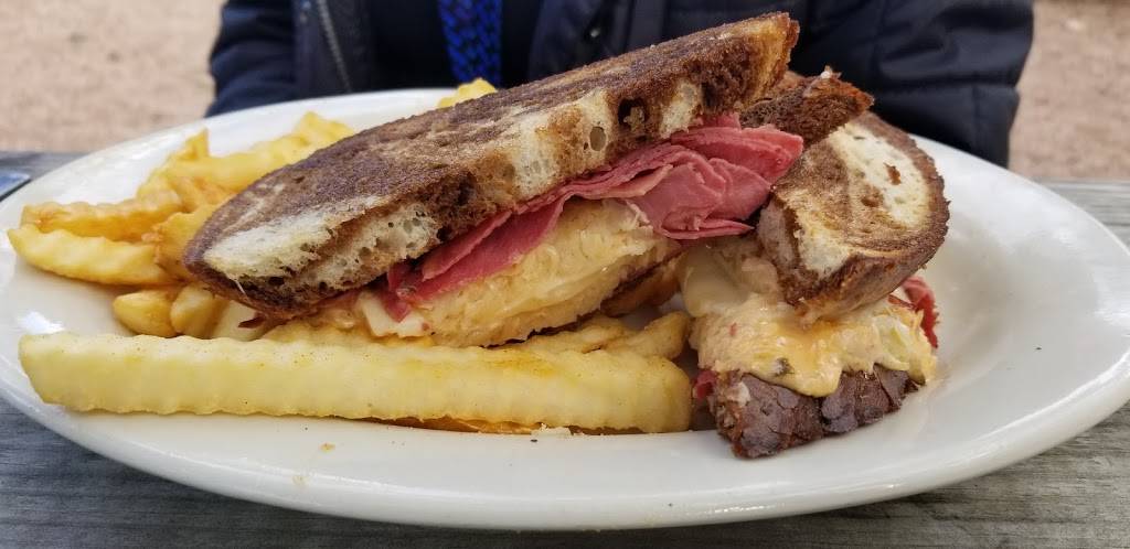 Front Porch Bar & Grill | restaurant | 2265 Bulverde Rd suite 102, Bulverde, TX 78163, USA | 8304383344 OR +1 830-438-3344