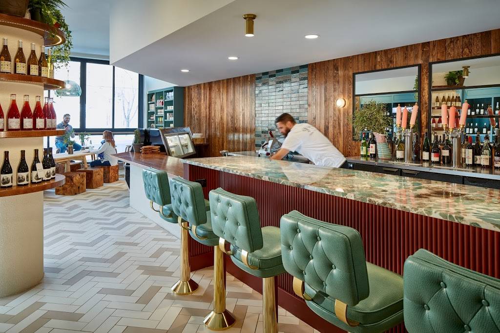 Brothers and Sisters | restaurant | 2119 W Chicago Ave, Chicago, IL 60622, USA | 7736611599 OR +1 773-661-1599