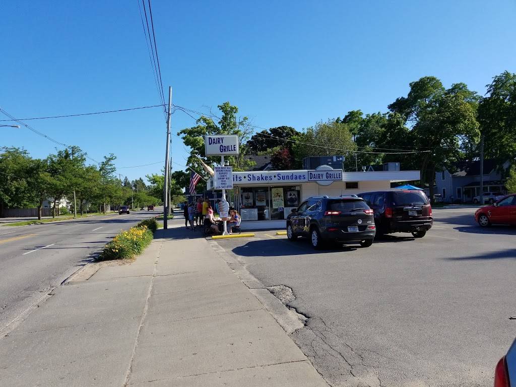 Charlevoix Dairy Grille, LLC | restaurant | 1111 Bridge St, Charlevoix, MI 49720, USA | 2315479771 OR +1 231-547-9771