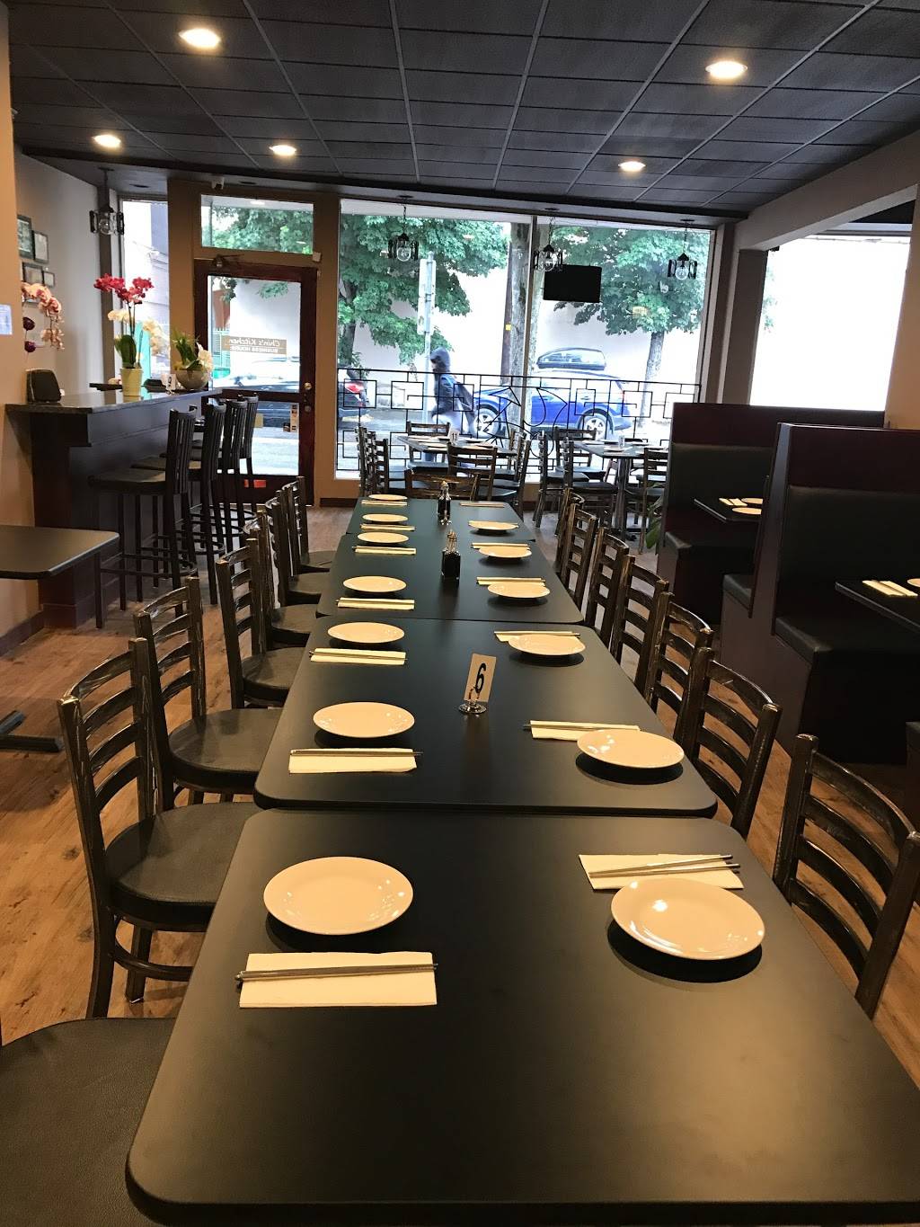 Chins Kitchen | restaurant | 4126 NE Broadway St, Portland, OR 97232, USA | 5032811203 OR +1 503-281-1203